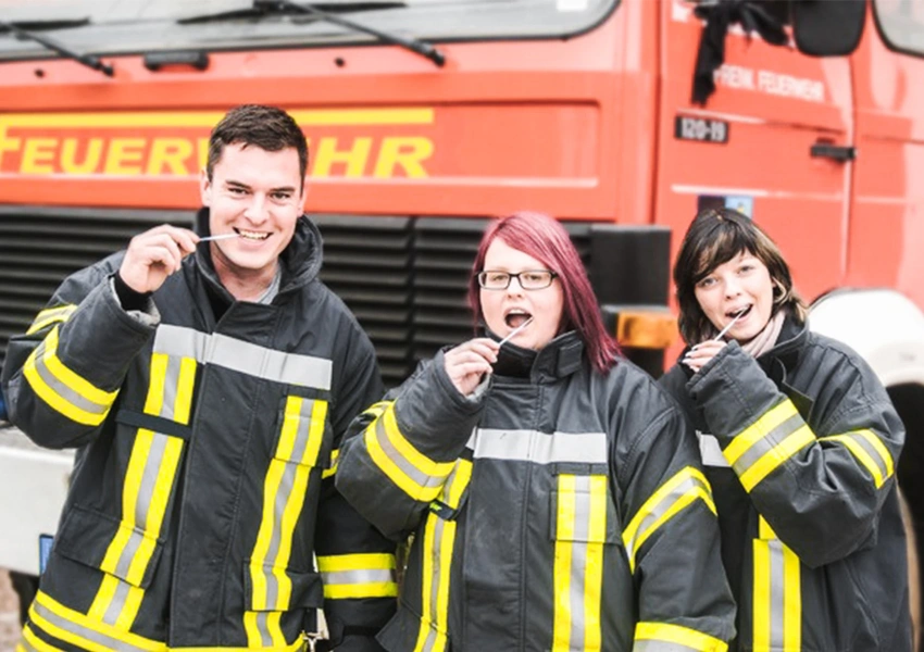 Die Kameraden und Kameradinnen der Feuerwehr des Kyffhäuserland registriert sich, um im Kampf gegen den Blutkrebs aktiv zu sein. 